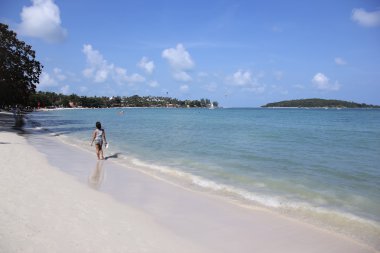 Bir Chaweng beach koh samui yürüyen kadın