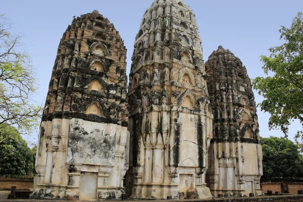 Кхмерские пранги руины храма Сукхотай — стоковое фото