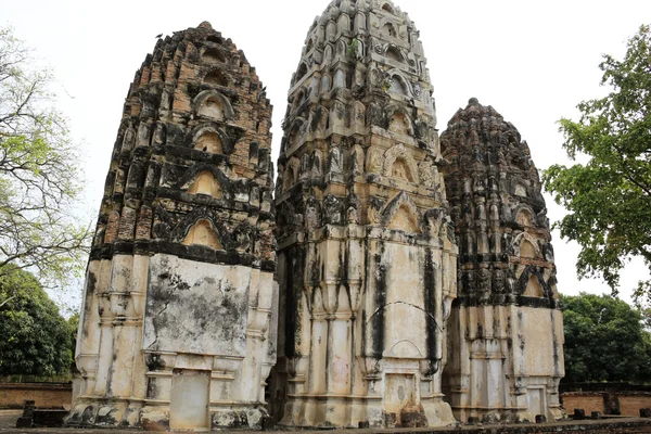 Кхмерские пранги руины храма Сукхотай — стоковое фото