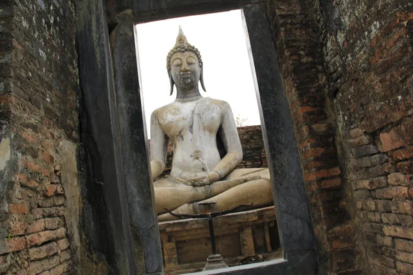 Buddha ruiniert Sukhothai-Tempel in Thailand — Stockfoto