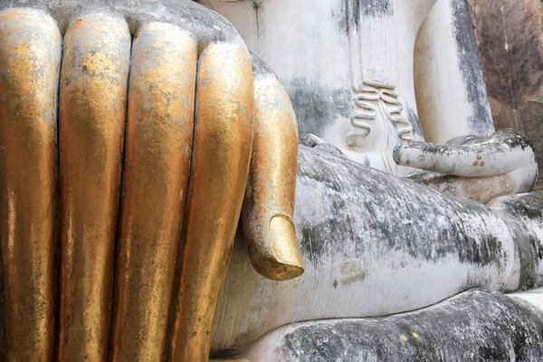 Grote Boeddha's gouden vingers sukhothai — Stockfoto