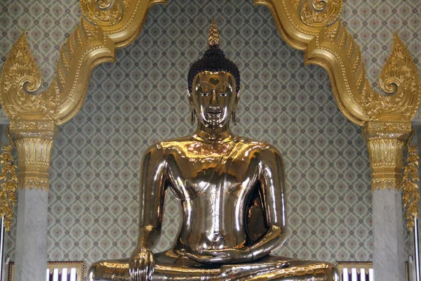Goldener Buddha wat traimet bangkok — Stockfoto