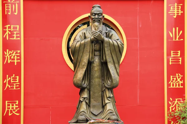 Статуя Конфуция Ват Траимэ Бангкок — стоковое фото