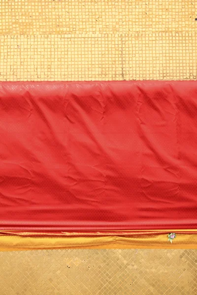 Goldene Fliesen roter Schärpe Hintergrund — Stockfoto