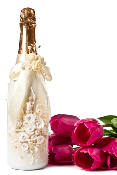 Шампанское и тюльпаны — стоковое фото