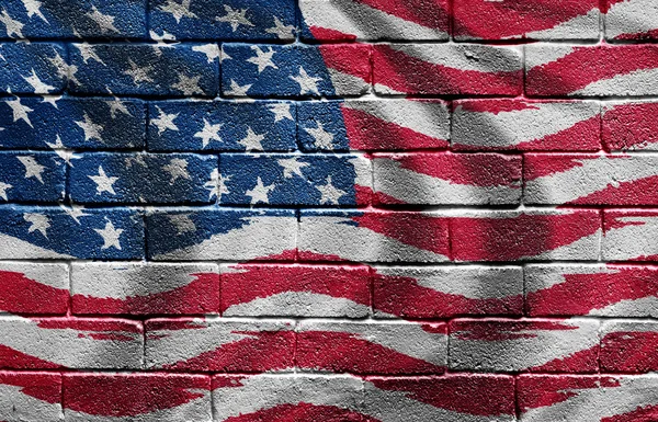 在砖墙上美国的旗子 — 图库照片