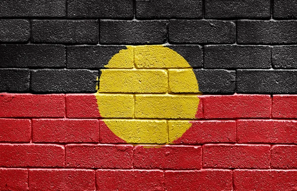 Σημαία των Αβοριγίνων σε τοίχο από τούβλα — Φωτογραφία Αρχείου