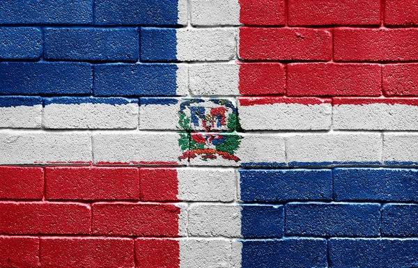 Σημαία της Δομινικανής Δημοκρατίας σε έναν τοίχο από τούβλα — Φωτογραφία Αρχείου