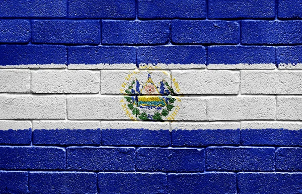 Σημαία του Ελ Σαλβαδόρ σε τοίχο από τούβλα — Φωτογραφία Αρχείου