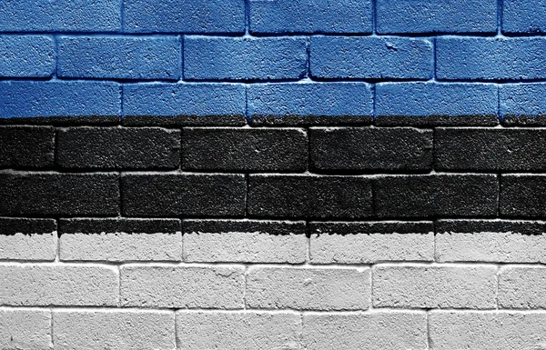 För estnisk flagg på tegelvägg — Stockfoto