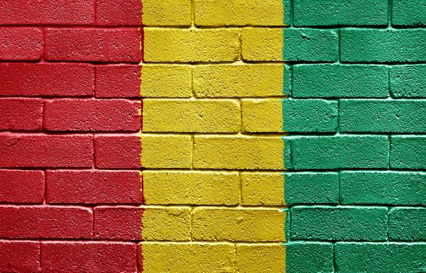 Bandera de Guinea en la pared de ladrillo — Foto de Stock