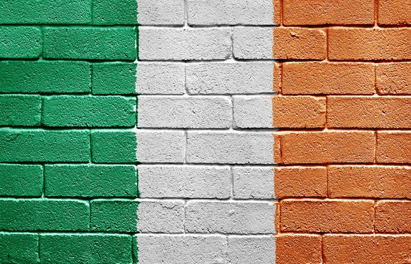 Vlag van Ierland op bakstenen muur — Stockfoto
