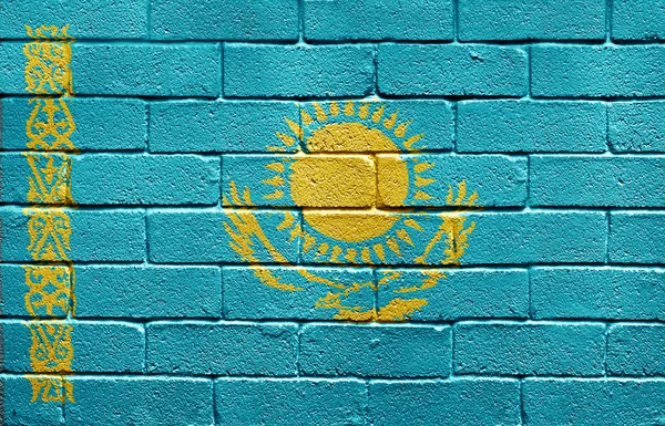 Флаг Казахстана на кирпичной стене — стоковое фото