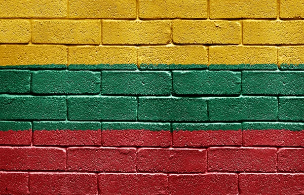 Σημαία της Λιθουανίας σε τοίχο από τούβλα — Φωτογραφία Αρχείου