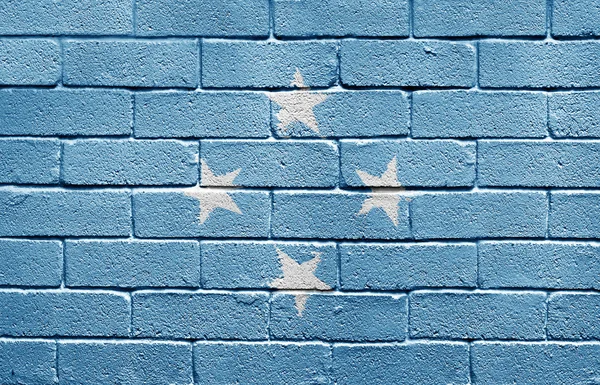 Σημαία των Πολιτειών της Μικρονησίας σχετικά με τοίχο από τούβλα — Φωτογραφία Αρχείου