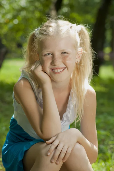 Chica rubia de ocho años — Foto de Stock