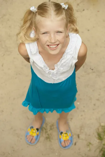 Blondýnka s pihami osm let — Stock fotografie