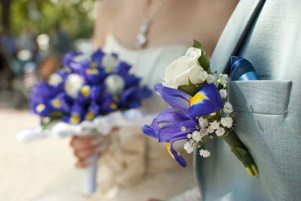 Svatební kytice a ženich boutonniere — Stock fotografie