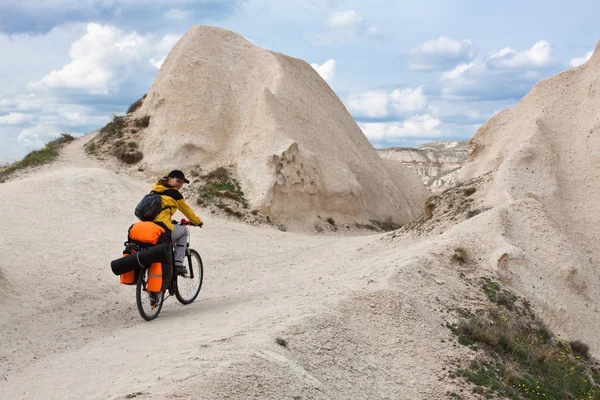 骑自行车在卡帕多西亚. — 图库照片
