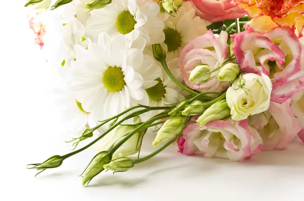 Een ruiker van mooie bloemen — Stockfoto