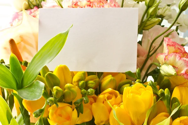 Μπουκέτο με κίτρινα λουλούδια — Φωτογραφία Αρχείου