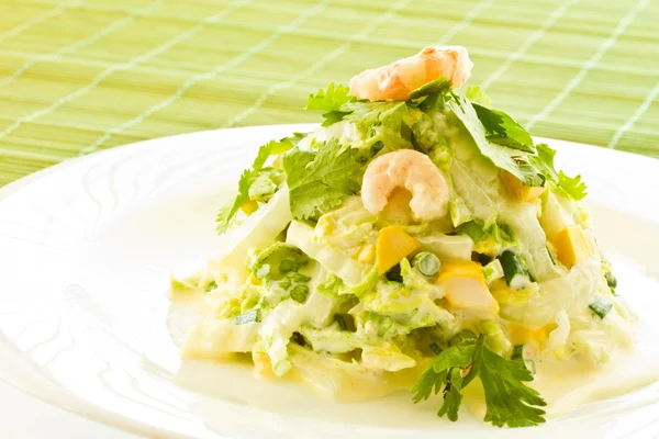 Salada com camarão cozido — Fotografia de Stock