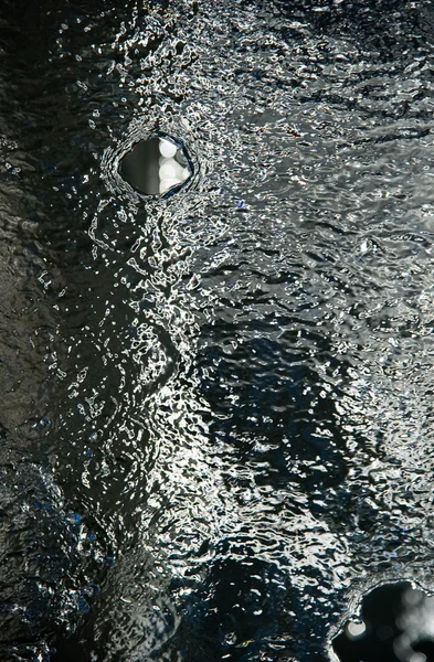Löcher im Wasserteppich — Stockfoto