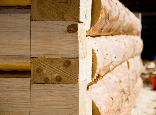 लाकडी घराचे बांधकाम — स्टॉक फोटो, इमेज