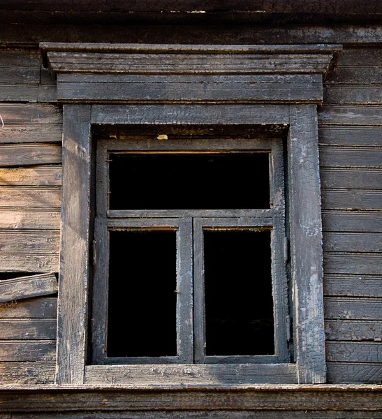 Het verbrande huis Black Window — Stockfoto