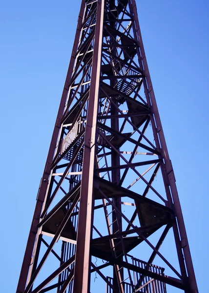 Durchbrochener Fernsehturm — Stockfoto