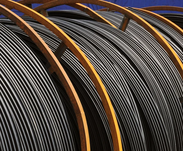 Velké cívky elektrický kabel — Stock fotografie