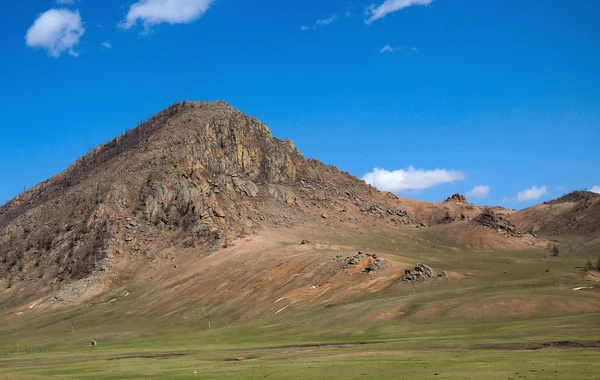岩の上の明るい青い空 — ストック写真