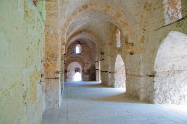 eski bir kalenin koridor
