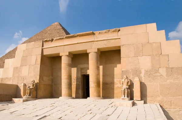 ファラオ カフラー王、ギザ、エジプト、アフリカの妻の墓への入口 — ストック写真