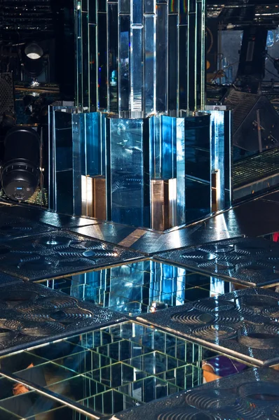 Abstract construction of the mirrors. Glare and reflections in the mirrors. — Stock Photo, Image