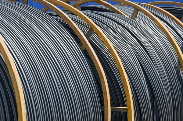 Stora spolar för elektrisk kabel — Stockfoto