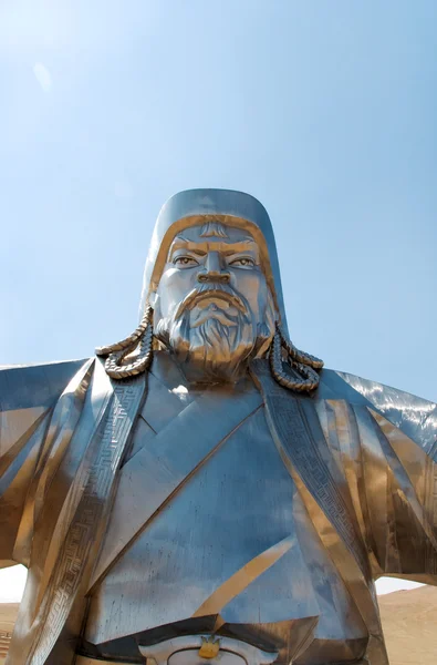 Statua di Gengis Khan nel deserto, vicino a Ulaanbaatar, la capitale di Mong — Foto Stock