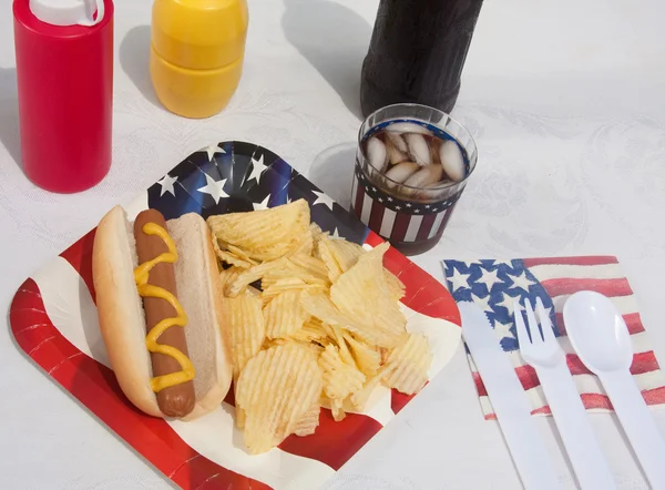 4 juli hotdog måltid7 月のホットドッグ食事の第 4 回 — ストック写真