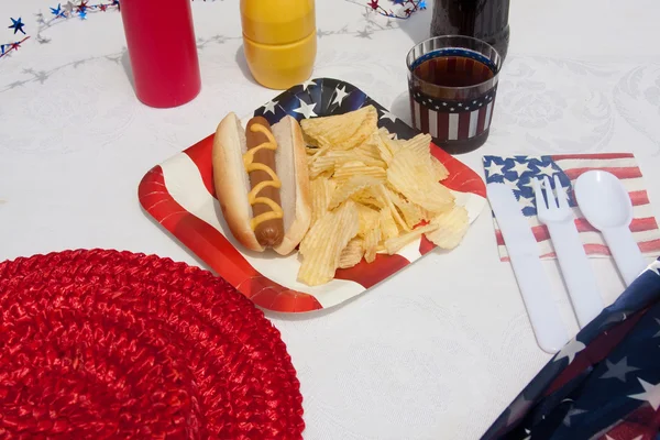 4. Juli Hotdog-Essen — Stockfoto