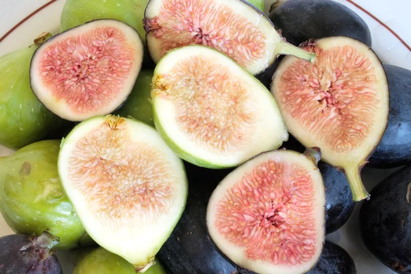 Green and black figs — Stock Photo, Image
