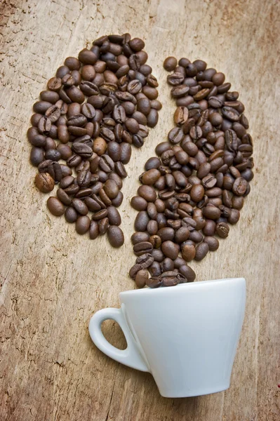 Grãos de café na placa — Fotografia de Stock