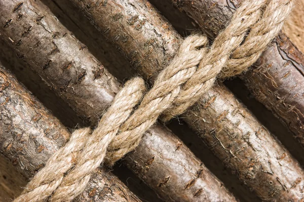Bandes de bois liées par une corde — Photo