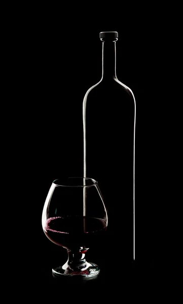 Вино в темном тоне — стоковое фото