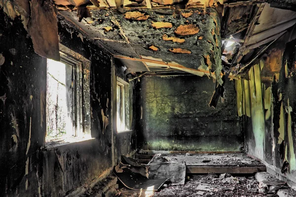 Casa após o incêndio em hdr — Fotografia de Stock
