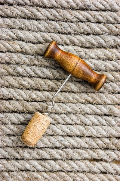 Corkscrew med en kork — Stockfoto