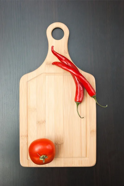 Verduras y utensilios de cocina — Foto de Stock