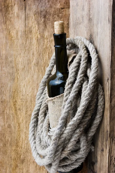 Fles omwikkeld met touw — Stockfoto