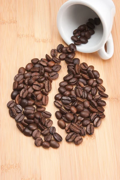Grãos de café na placa — Fotografia de Stock