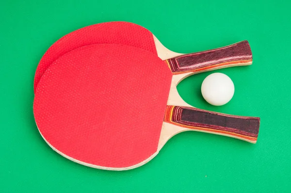 Raqueta de tenis y una pelota —  Fotos de Stock