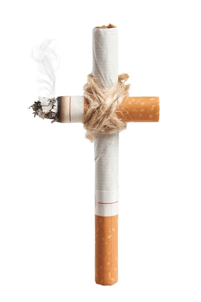 Graveyard cross från cigaretter — Stockfoto